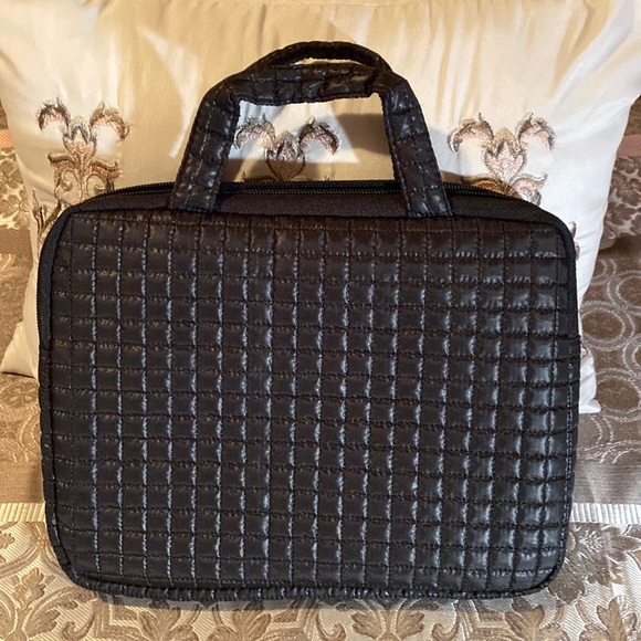 Handbags - Pretty black bag. Like New.